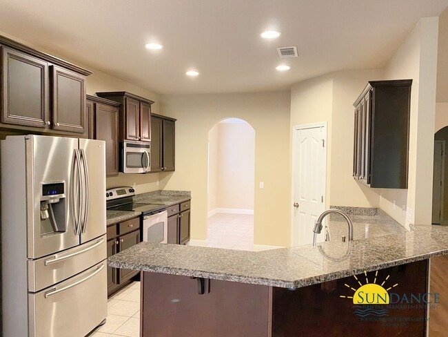 Building Photo - Stunning 4 Bedroom Home in Navarre