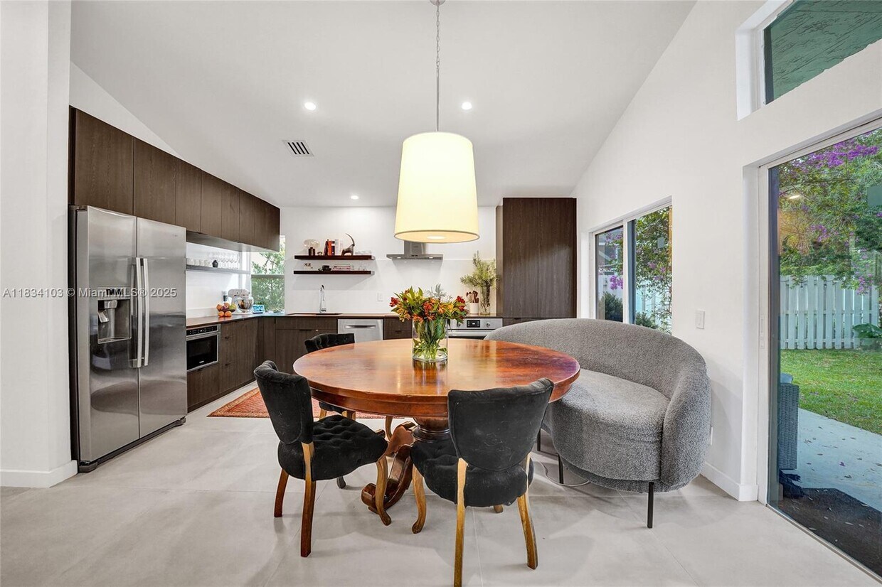 Foto principal - 648 Sand Creek Cir