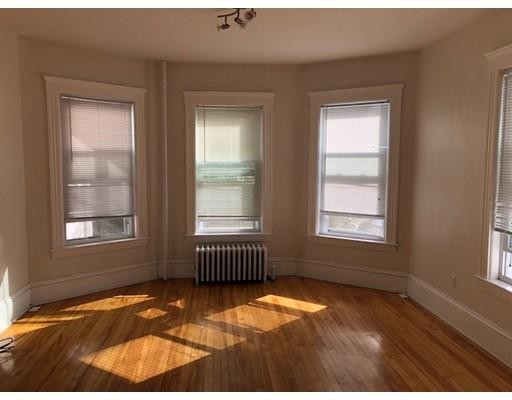 Primary Photo - 28 Blossom St