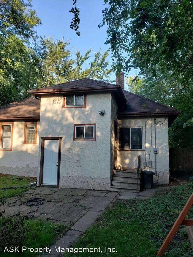 Building Photo - 3 br, 1 bath House - 521 Stryker