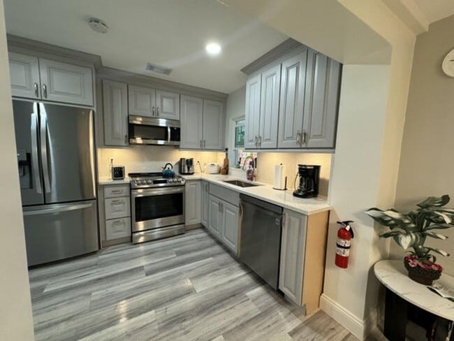 Photo - 200 NE 56th St House