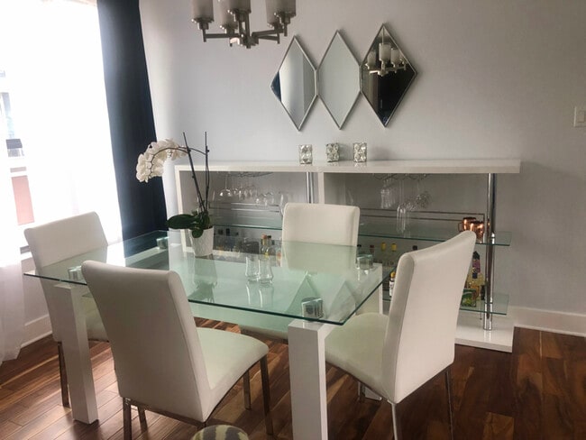 Building Photo - 1501 Lorraine Loop