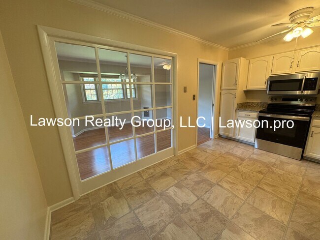 Foto del edificio - Two Bedroom Condo w/ Updated Kitchen in Hu...