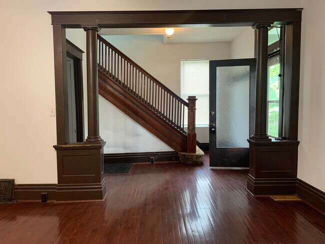 Building Photo - 808 S Greenlawn Ave