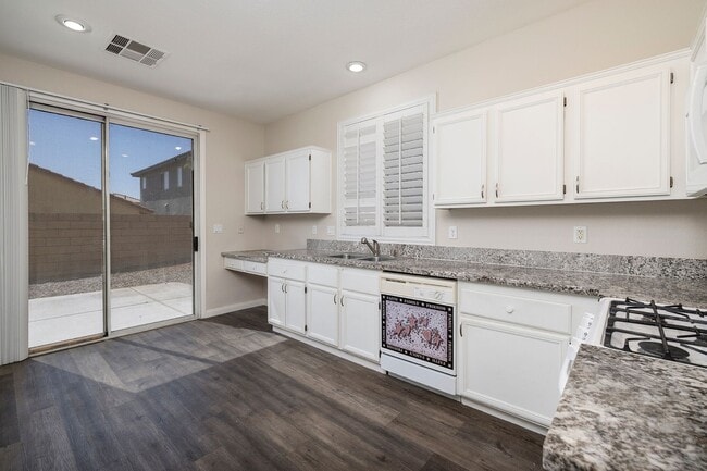 Building Photo - Single Story Home @ Buffalo/Desert Inn  1 Story - 2 Bedrooms + Den