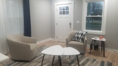 Building Photo - 2 Bigby St