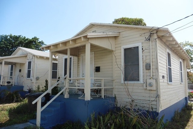 Building Photo - 820 21st St