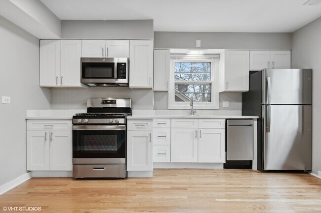 Foto del edificio - 2490 Green Bay Rd
