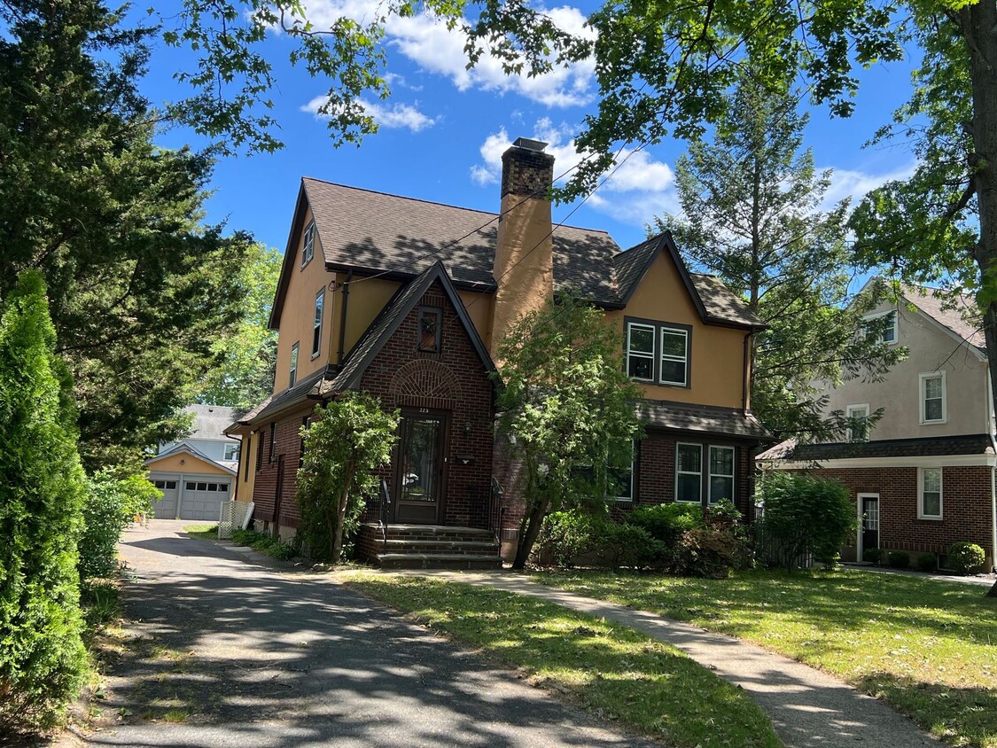 Photo - 325 Bogert Ave (Ridgewood, NJ)