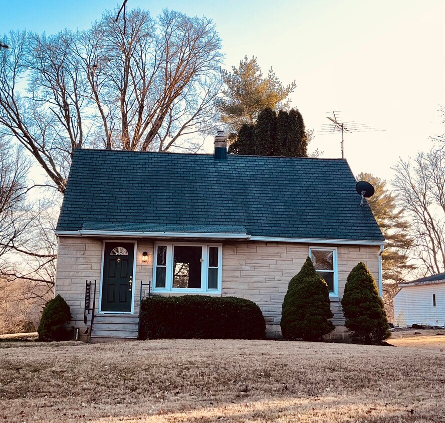 Foto principal - 201 W Church Ln