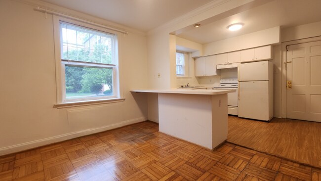 Foto del edificio - 813 Westwood Dr