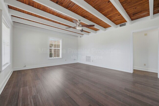 Foto del edificio - 3118 Normandy Dr