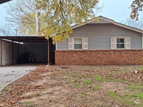 Building Photo - 1119 S Stanley St