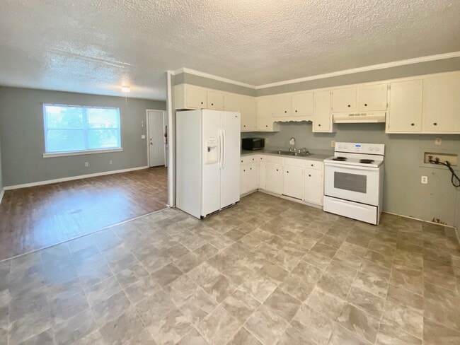 Building Photo - 2128 Oaktop Dr
