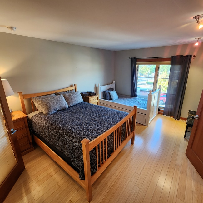 Building Photo - 606 Cascade Ave