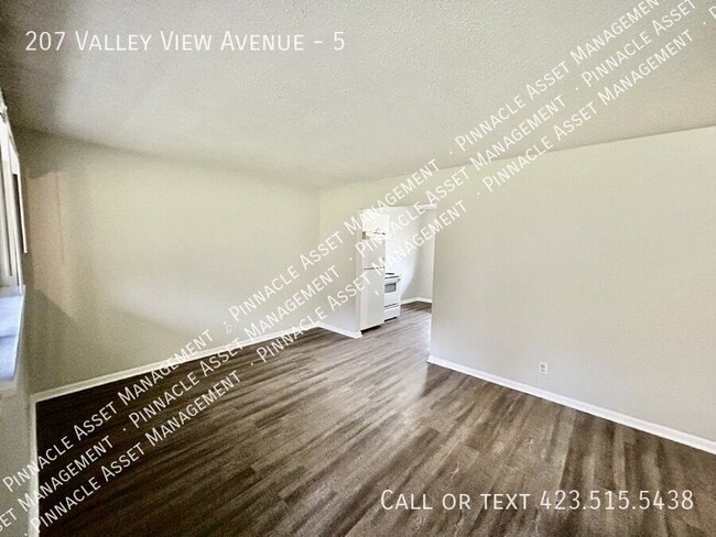 Building Photo - 207 Valley View Ave