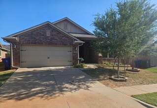 Building Photo - 810 Sedona Dr