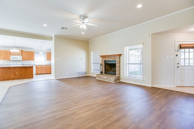 Building Photo - BEAUTIFUL 3 Bedroom 2 Bath home AVAILABLE NOW!