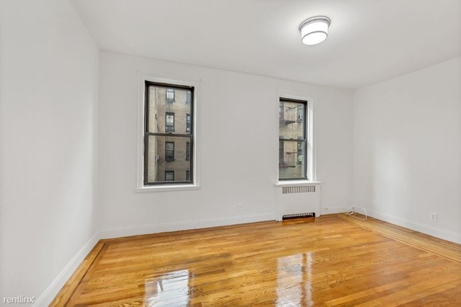 Building Photo - 92 E 208th St