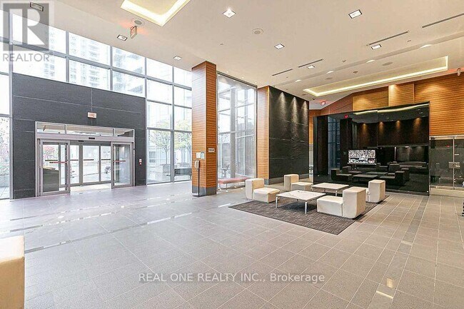 Photo du bâtiment - 125 Village Green Square