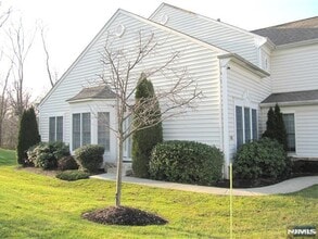 Building Photo - 85 Buckthorn Ct