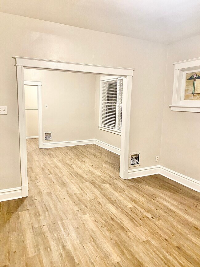 Foto del edificio - 4913 Devonshire Ave