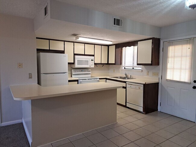 Foto del edificio - 4837 S Lakewood Dr