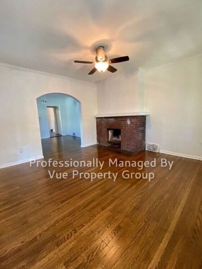 Foto del edificio - 761 N Riley Ave