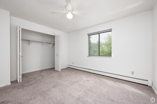 Aaron - Bedroom - Ashton Lake Apartments