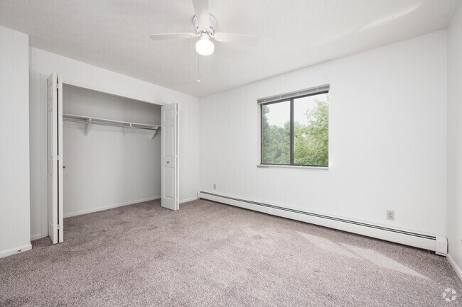 Aaron - Dormitorio - Ashton Lake Apartments