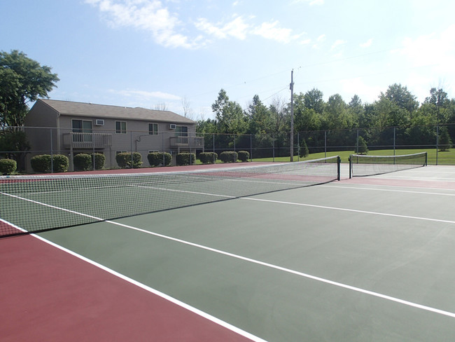 Canchas de tenis - Willow Creek Crossing