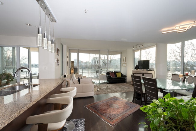Building Photo - 9 Smithe Mews