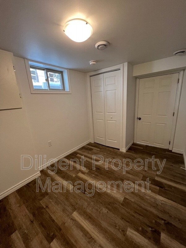 Building Photo - 786 Snelgrove Rd