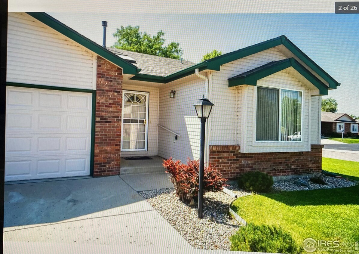 Immaculate Patio Home - 462 Radiant Dr