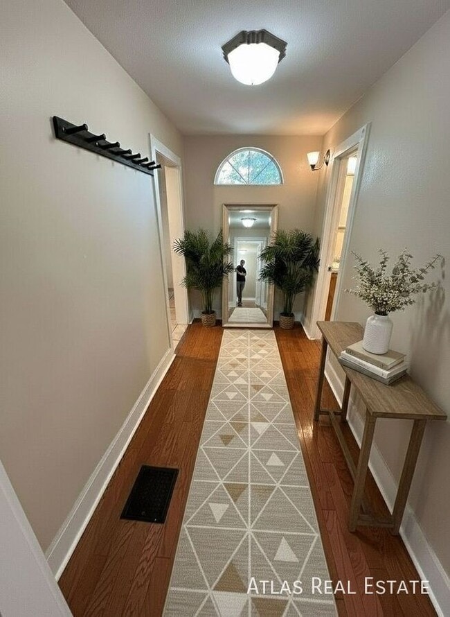 Foto del edificio - 1914 E Monument St