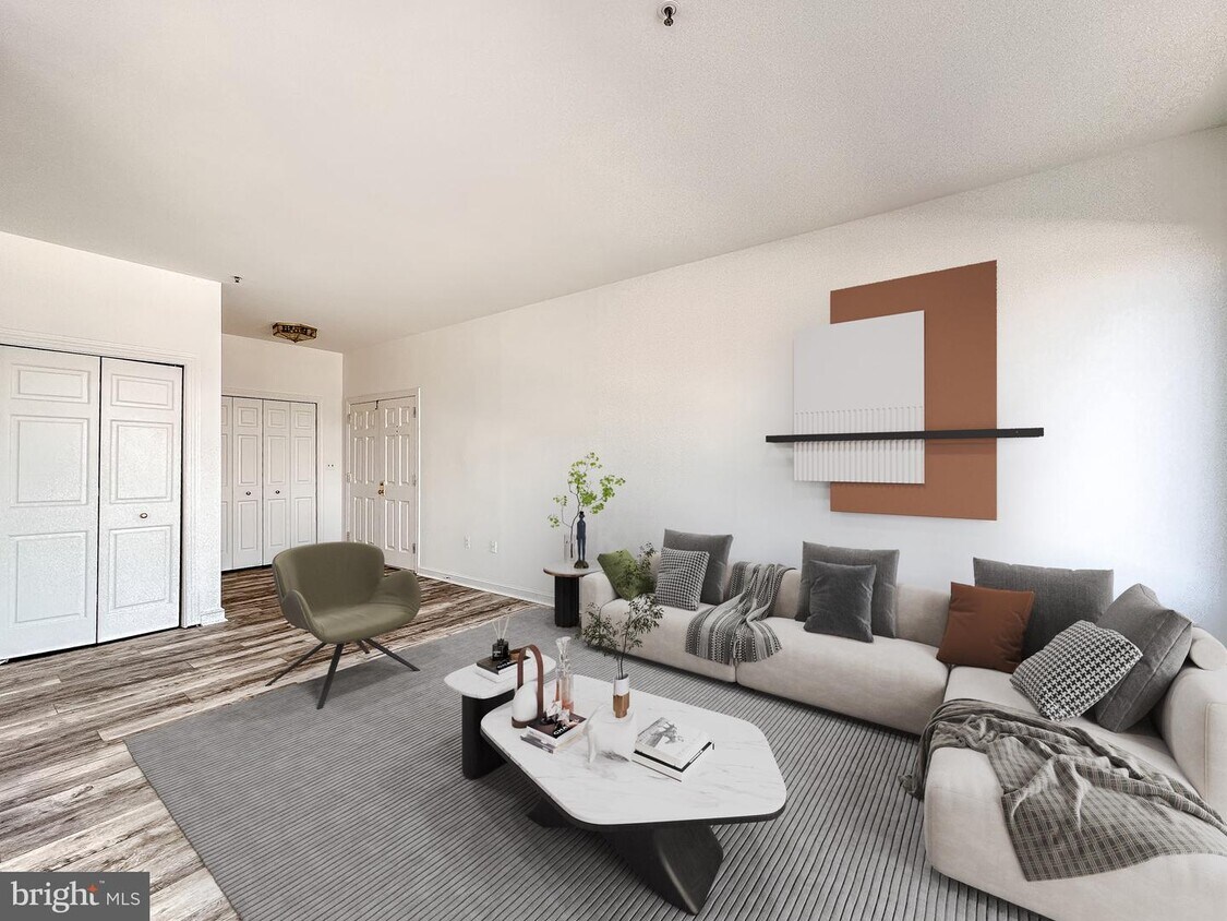 Primary Photo - 10 E Lee St