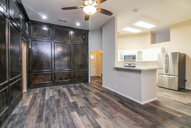 Building Photo - 932 Knollwood Dr