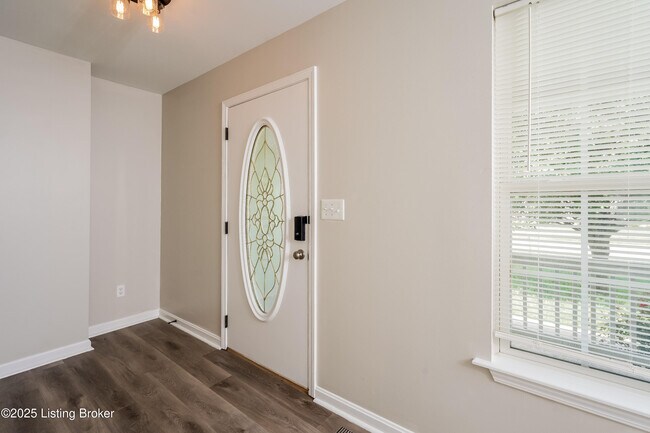 Foto del edificio - 311 Tyler Pkwy