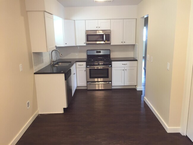 Building Photo - 4801 Broadhill Dr
