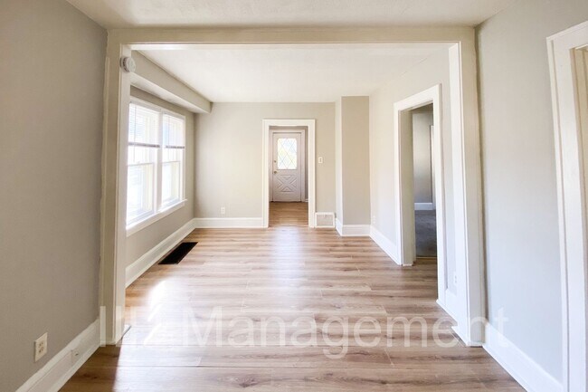Foto del edificio - Super Cute 2BR 1BA Home in Akron!
