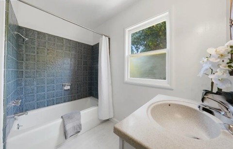 Building Photo - 848 Talbart St