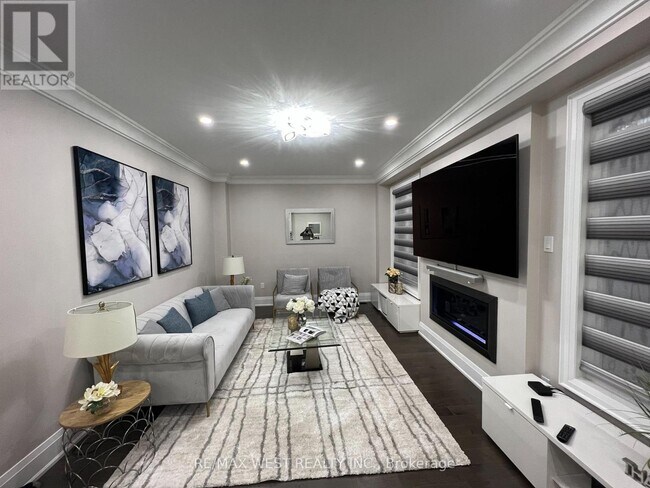 Photo du bâtiment - 132 Russell Creek Dr