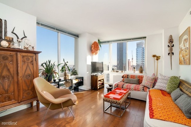 Foto del edificio - 80 DeKalb Ave
