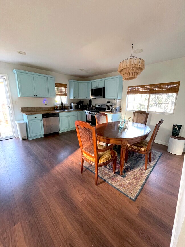 Cocina - 2264 Imperial Ave