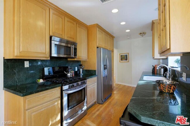 Foto del edificio - 4 br, 3 bath House - 520 N Las Casas Ave
