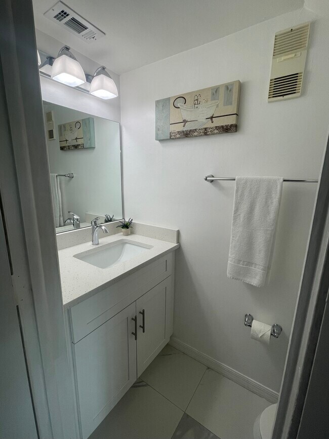 1/2 Bathroom - 16160 Dublin Cir