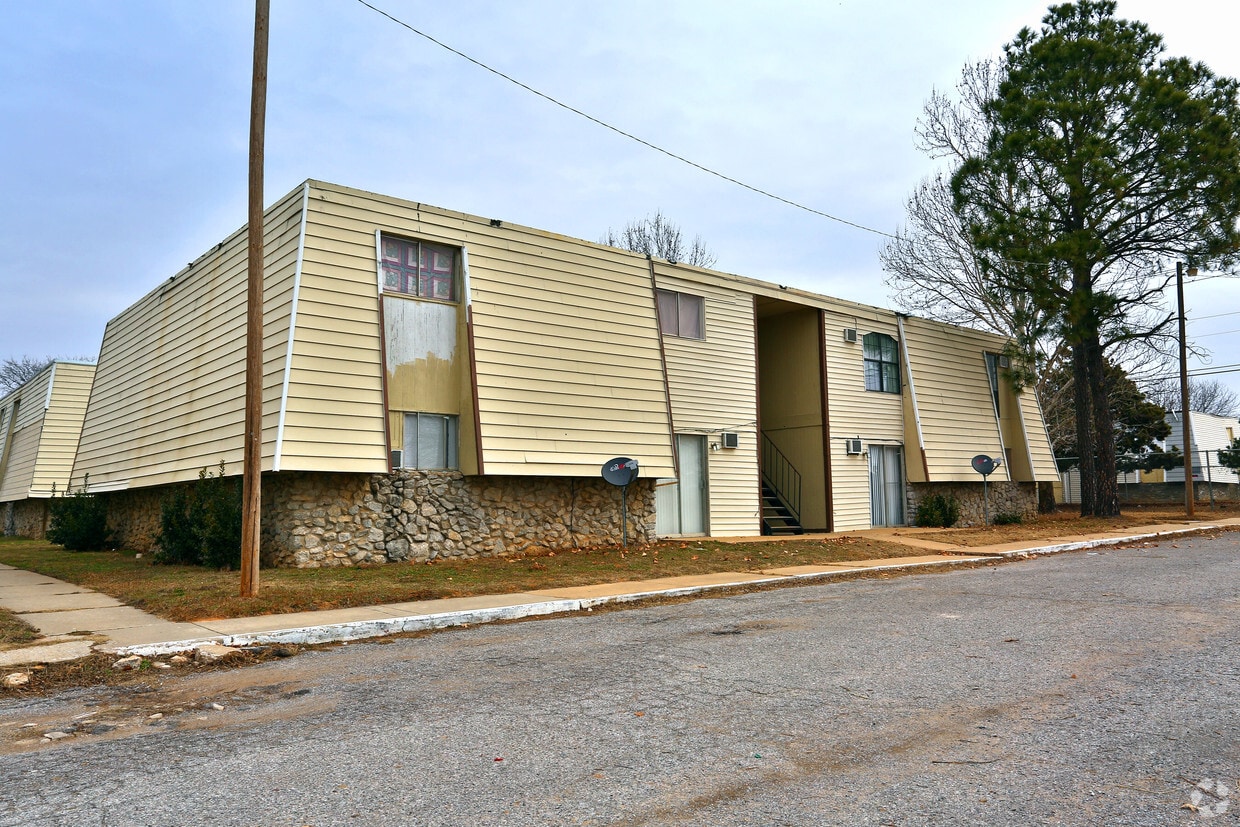 Primary Photo - Country Estates East