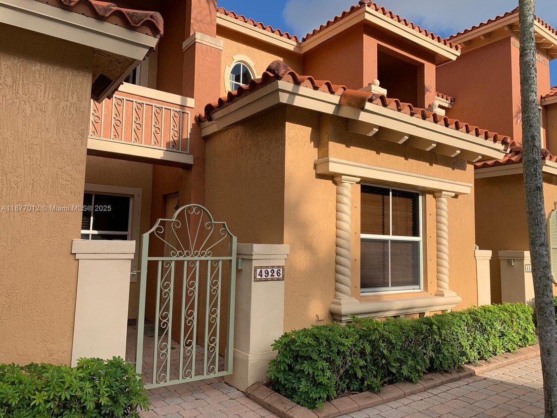 Foto principal - 4926 Leeward Ln