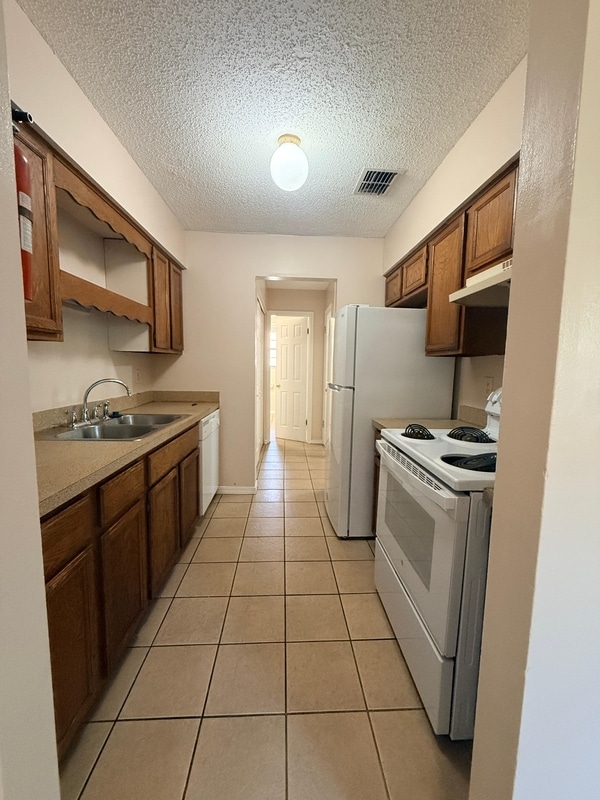 Building Photo - 470 Crabapple Ct