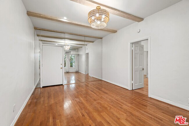 Foto del edificio - 340 N Oakhurst Dr
